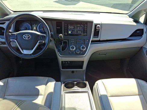 Used 2019 Toyota Sienna XLE w/ XLE Navigation Package FWD image 33