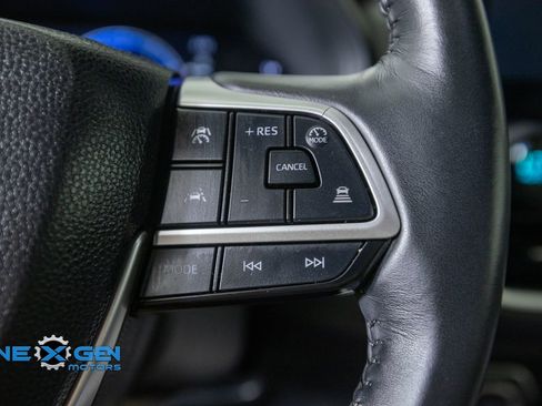 Used 2024 Toyota Grand Highlander AWD image 15