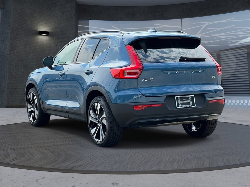 Used 2025 Volvo XC40 B5 Ultra AWD/4WD image 3
