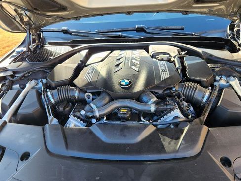 Used 2022 BMW 750i xDrive w/ M Sport Package image 31