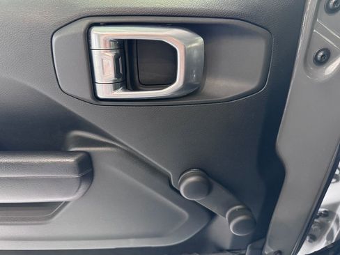 Used 2021 Jeep Gladiator Sport image 21