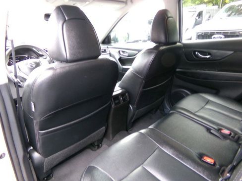 Used 2016 Nissan Rogue SL w/ SL Premium Package image 18