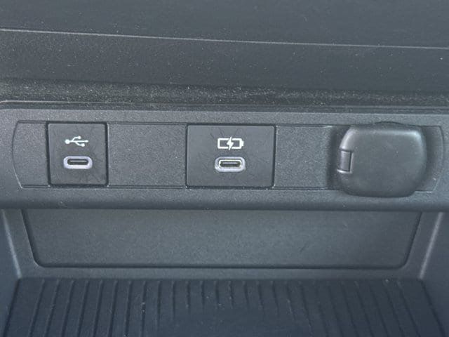 Used 2025 Toyota Prius LE FWD image 21