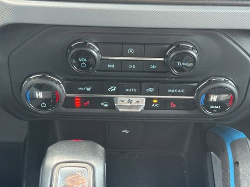 Used 2023 Ford Bronco Black Diamond w/ Sasquatch Package image 20