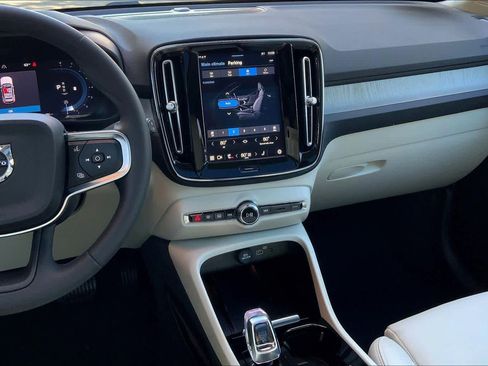 Used 2024 Volvo XC40 B5 Plus w/ Protection Package Premier image 6