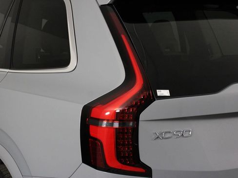 New 2026 Volvo XC90 T8 Ultra w/ Protection Package Premier AWD/4WD image 15