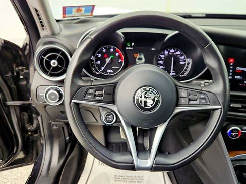 Used 2018 Alfa Romeo Giulia Ti w/ Quick Order Package 22X Lusso AWD/4WD image 14