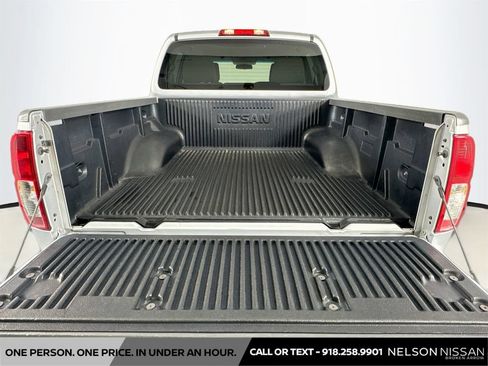Used 2011 Nissan Frontier SV AWD/4WD image 22