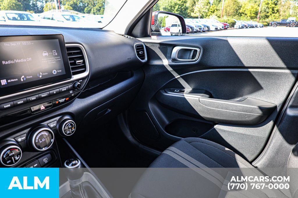 Used 2025 Hyundai Venue SEL FWD image 42