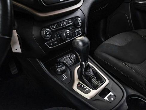 Used 2016 Jeep Cherokee Latitude image 18