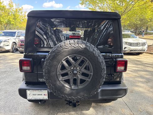 Used 2024 Jeep Wrangler Sport S image 6