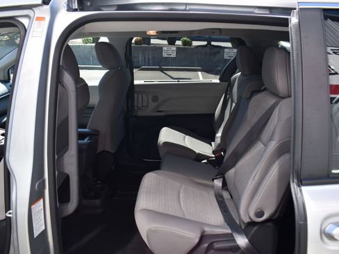 Certified 2024 Toyota Sienna LE AWD/4WD image 19
