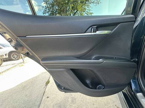 Used 2018 Toyota Camry SE FWD image 38