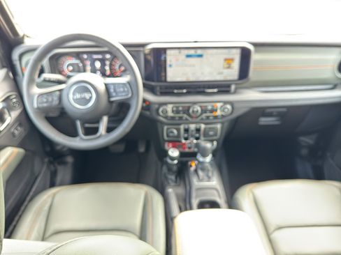 Used 2025 Jeep Gladiator Mojave image 10