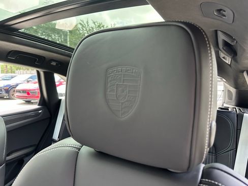 Used 2026 Porsche Macan AWD/4WD image 22