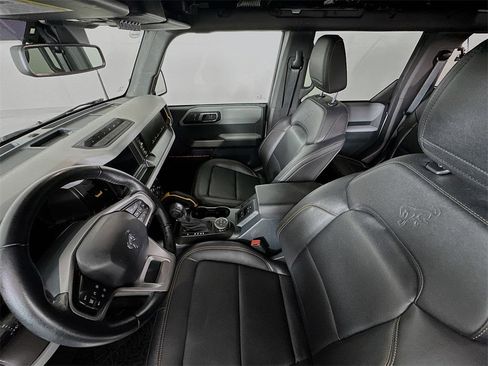 Used 2023 Ford Bronco Badlands image 11