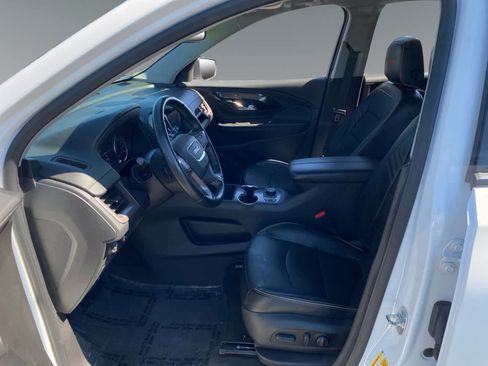 Used 2024 GMC Terrain AT4 image 9