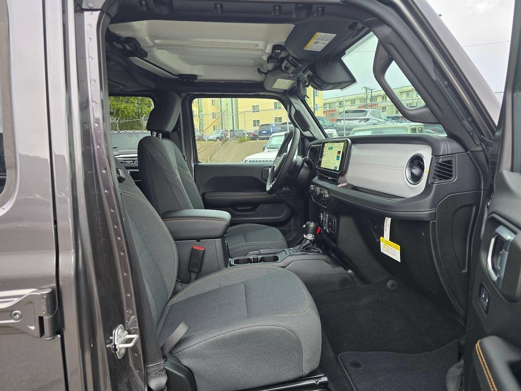 Used 2025 Jeep Wrangler Unlimited Sahara AWD/4WD image 12