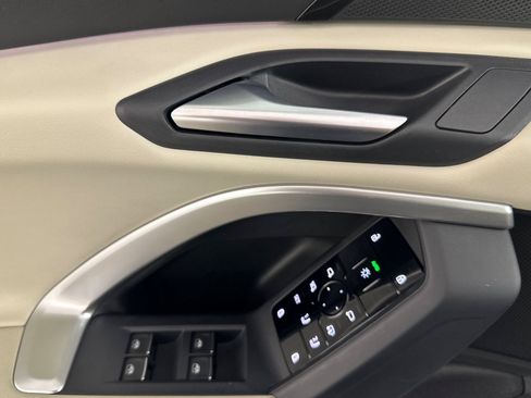 Used 2025 Audi Q5 Premium w/ Convenience Package image 10