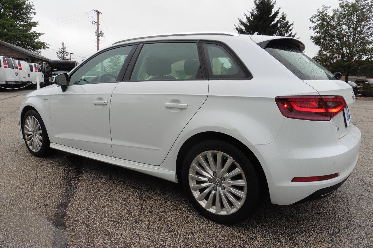 Used 2016 Audi A3 e-tron Premium w/ 17" Wheel Package FWD image 2
