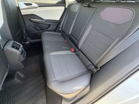 New 2026 Volkswagen Taos SE image 12