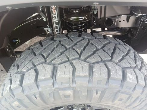 New 2025 Jeep Gladiator Sport image 11