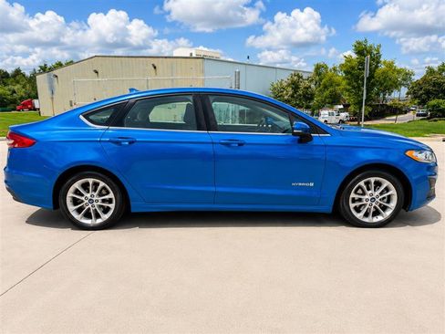 Used 2019 Ford Fusion SE FWD image 8