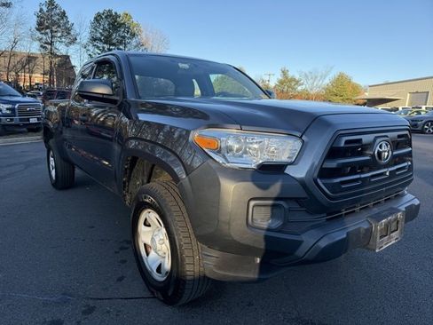 Used 2017 Toyota Tacoma SR image 7