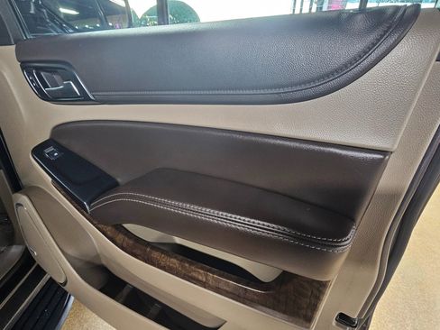 Used 2018 Chevrolet Suburban LT image 10