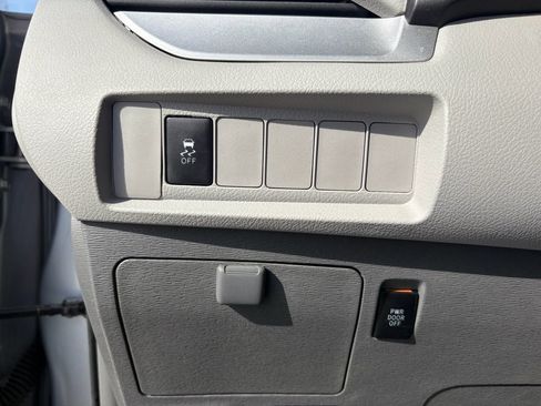 Used 2017 Toyota Sienna LE image 12