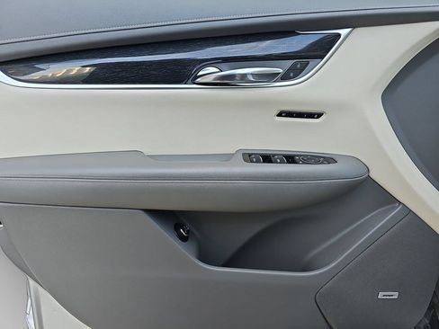 Used 2020 Cadillac XT6 Premium Luxury w/ LPO, Floor Liner Package AWD/4WD image 27