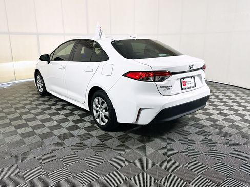 Certified 2025 Toyota Corolla LE FWD image 5