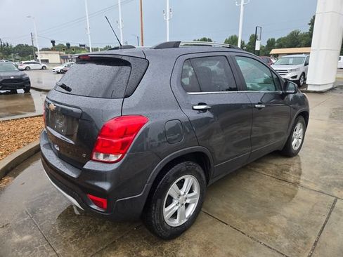 Used 2017 Chevrolet Trax LT w/ LT Convenience Package FWD image 5