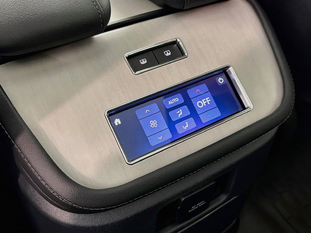 New 2025 Lincoln Navigator Reserve w/ Jet Appearance Package AWD/4WD image 27