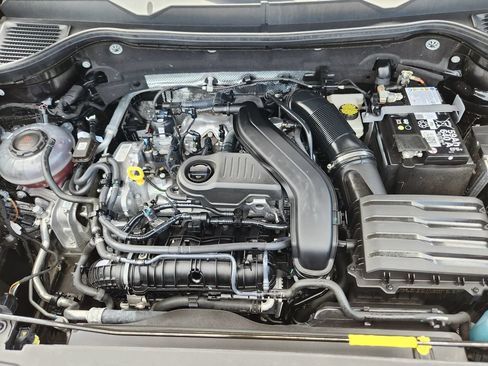 Certified 2024 Volkswagen Taos SE AWD/4WD image 16