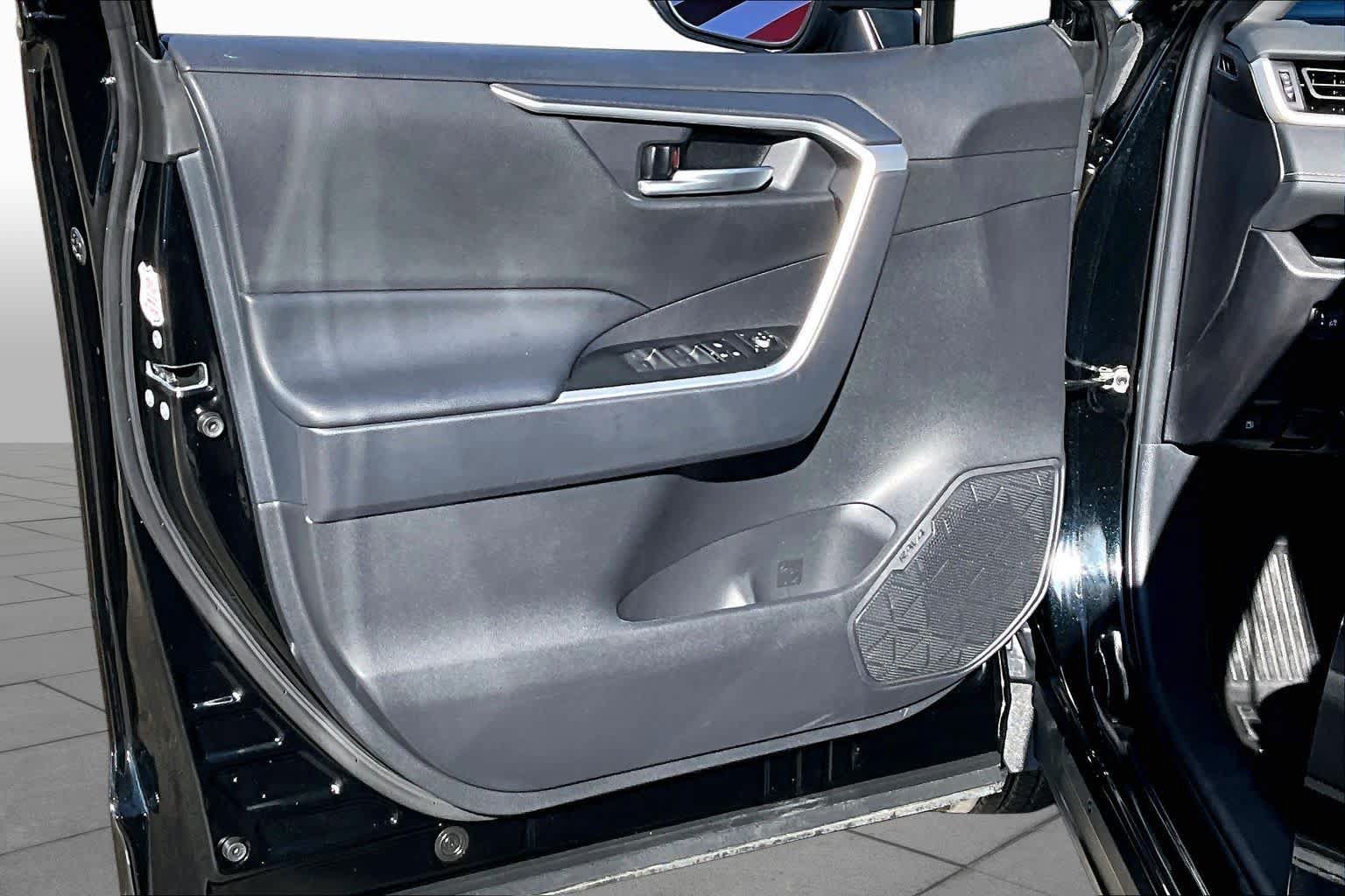 Certified 2025 Toyota RAV4 XLE AWD/4WD image 21