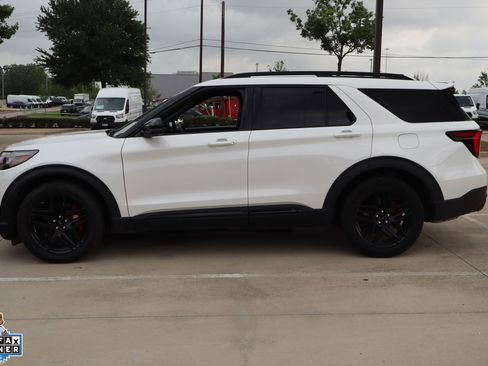 Used 2025 Ford Explorer ST AWD/4WD image 6