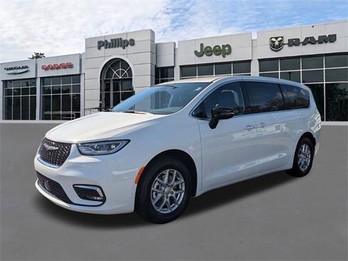 New 2026 Chrysler Pacifica Select image 8