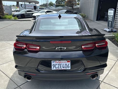 Used 2021 Chevrolet Camaro LT RWD image 7