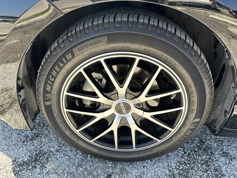 Used 2019 Toyota Avalon Touring FWD image 9