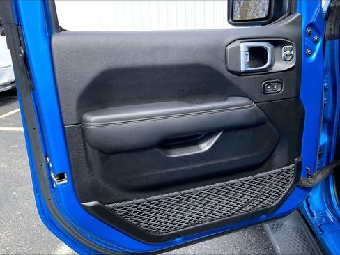 Used 2023 Jeep Wrangler Sahara w/ Cold Weather Group image 20