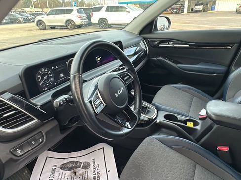 Used 2024 Kia Seltos S image 11