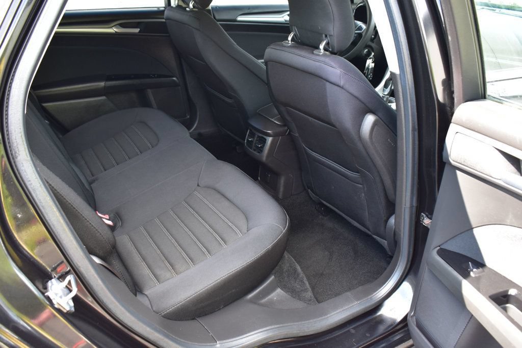 Used 2013 Ford Fusion SE FWD image 20