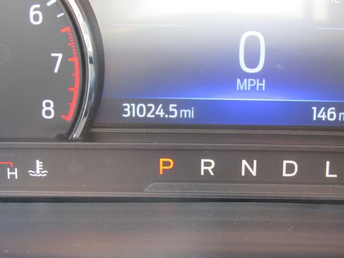 Used 2022 Ford Explorer XLT w/ Equipment Group 202A image 6