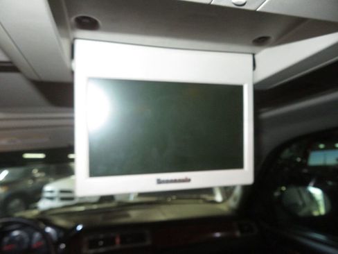 Used 2013 Chevrolet Avalanche LTZ image 38