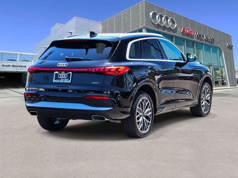 Used 2025 Audi Q5 Premium Plus w/ Premium Plus AWD/4WD image 4