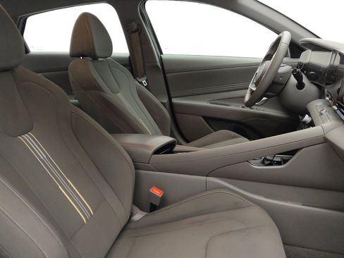Used 2025 Hyundai Elantra SEL FWD image 21