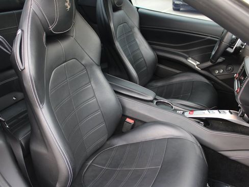 Used 2017 Ferrari California T image 32