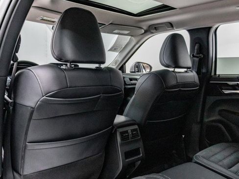 New 2025 Mitsubishi Outlander SE image 17