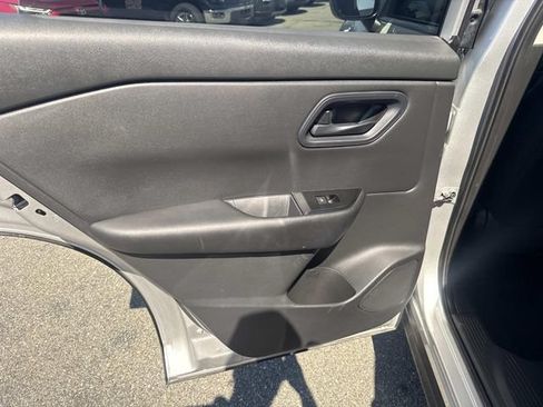 Used 2024 Nissan Rogue S FWD image 14